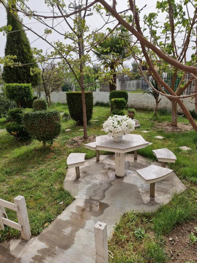 Guest House Vila Elezi Durres Exterior photo