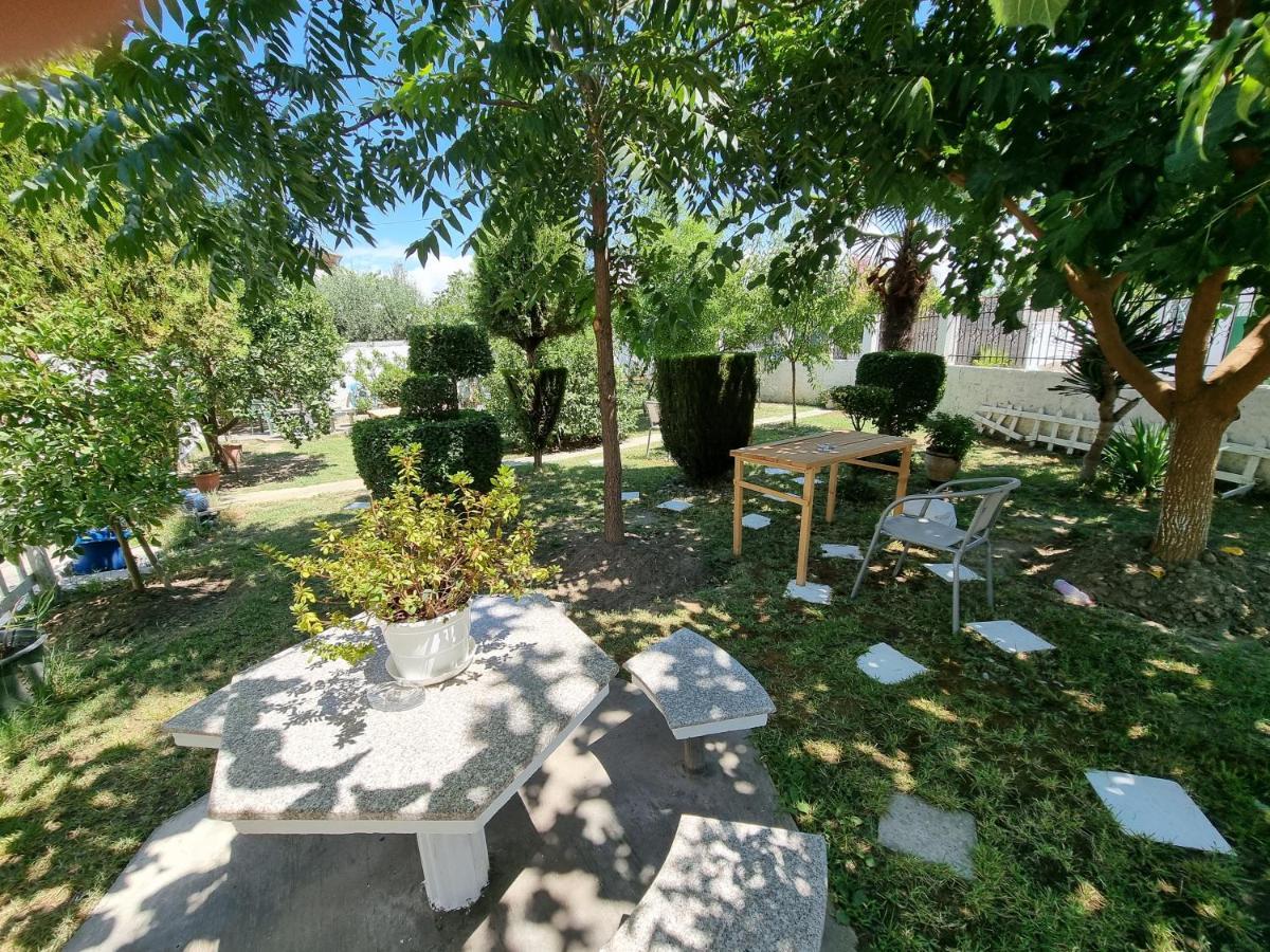 Guest House Vila Elezi Durres Exterior photo