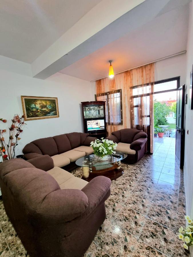 Guest House Vila Elezi Durres Exterior photo
