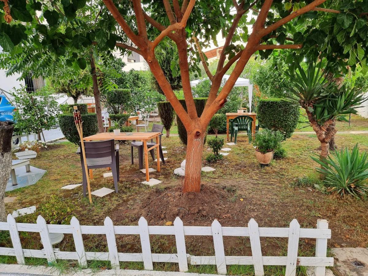 Guest House Vila Elezi Durres Exterior photo